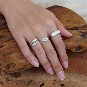 Adjustable Hug Silver Ring