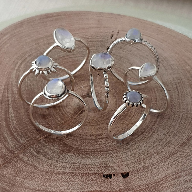 Oval Rope Band Moonstone Silver Ring